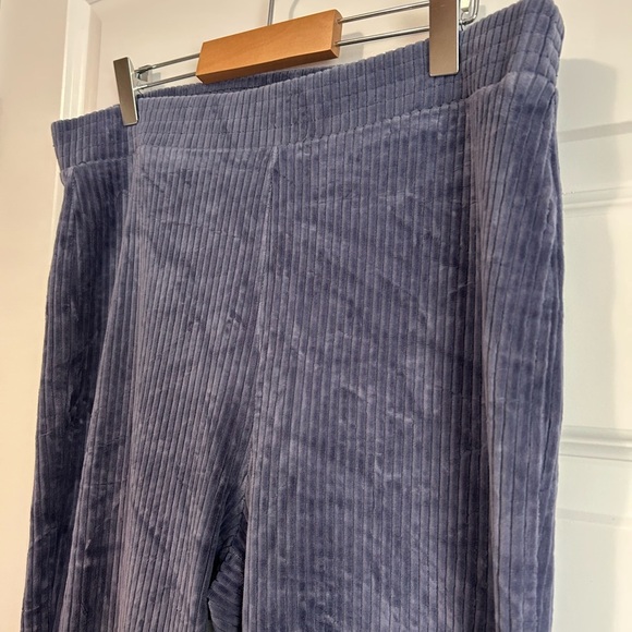 Aerie Groove-On Velour High Waisted Flare Pant - Picture 2 of 7